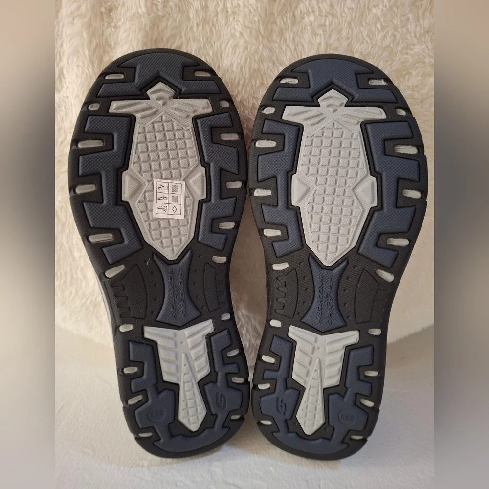 Skechers Men's Gray Slip-On Shoes Size 10. - Picture 6 of 7